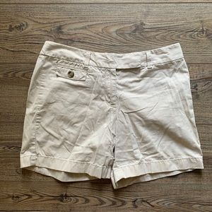 Ann Taylor Signature Khaki Shorts EUC 6